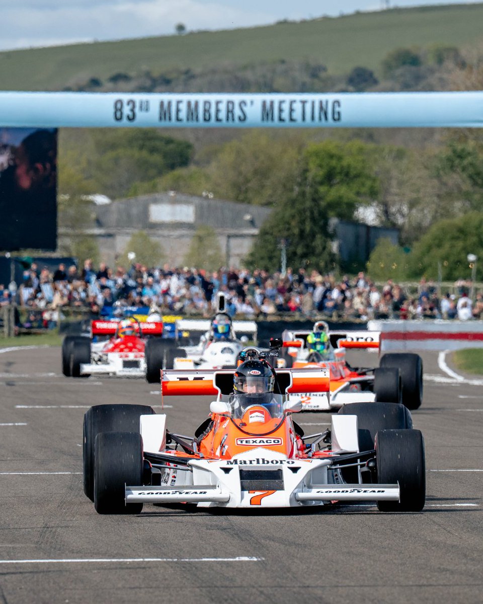 GoodwoodRRC's tweet image. The #McLaren M26 alongside Alastair Caldwell, with just a different Hunt at the wheel.
Last weekend saw our celebration of 'The James Hunt Years' at #83MM which undoubtedly left a few people doing some double takes on James' son Freddie in his car. He was joined by McLaren's team