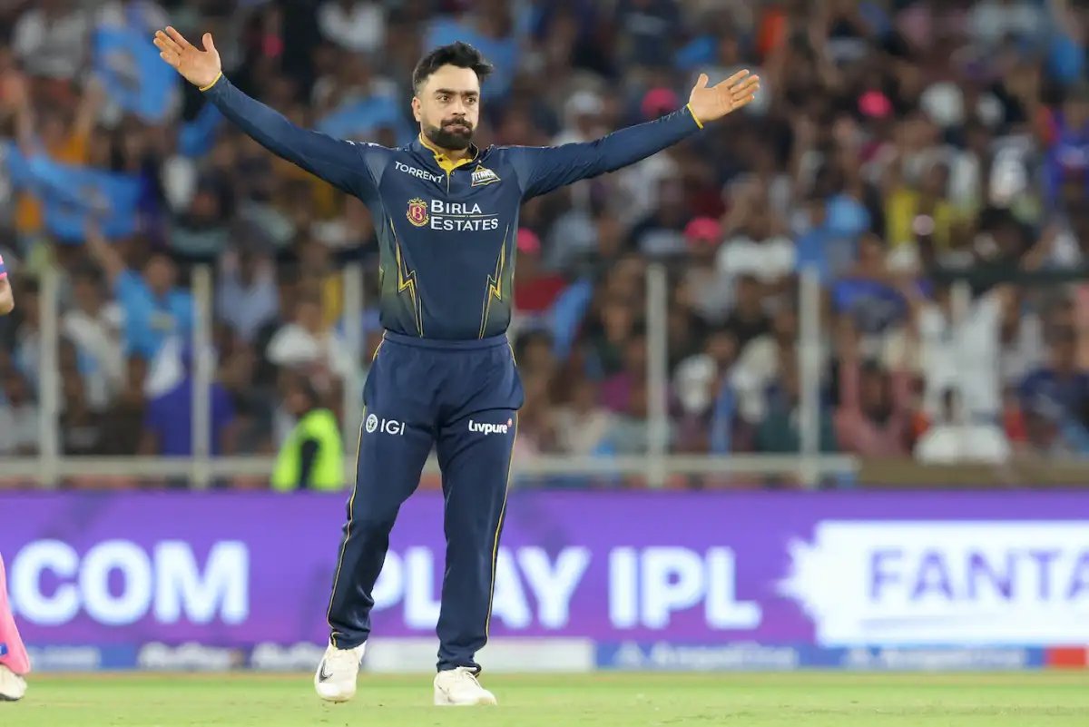🚨 MAGIC FROM RASHID 🔥

Rashid Khan foxes Padikkal with a googly, 55(27) ends. 

Game-changing strike, momentum swings again 😬 

#RCBvGT #3rdManView #TATAIPL | <a href="/RCBTweets/">Royal Challengers Bengaluru</a> | <a href="/gujarat_titans/">Gujarat Titans</a> | <a href="/IPL/">IndianPremierLeague</a>