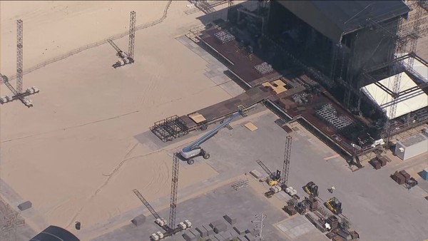 Shakira_Brasil's tweet photo. Vai ser GIGANTE! Novas imagens aéreas da @tvglobo mostram estrutura que está sendo montada em Copacabana para o show de Shakira no Todo Mundo no Rio. https://t.co/mHJnGbJNY4