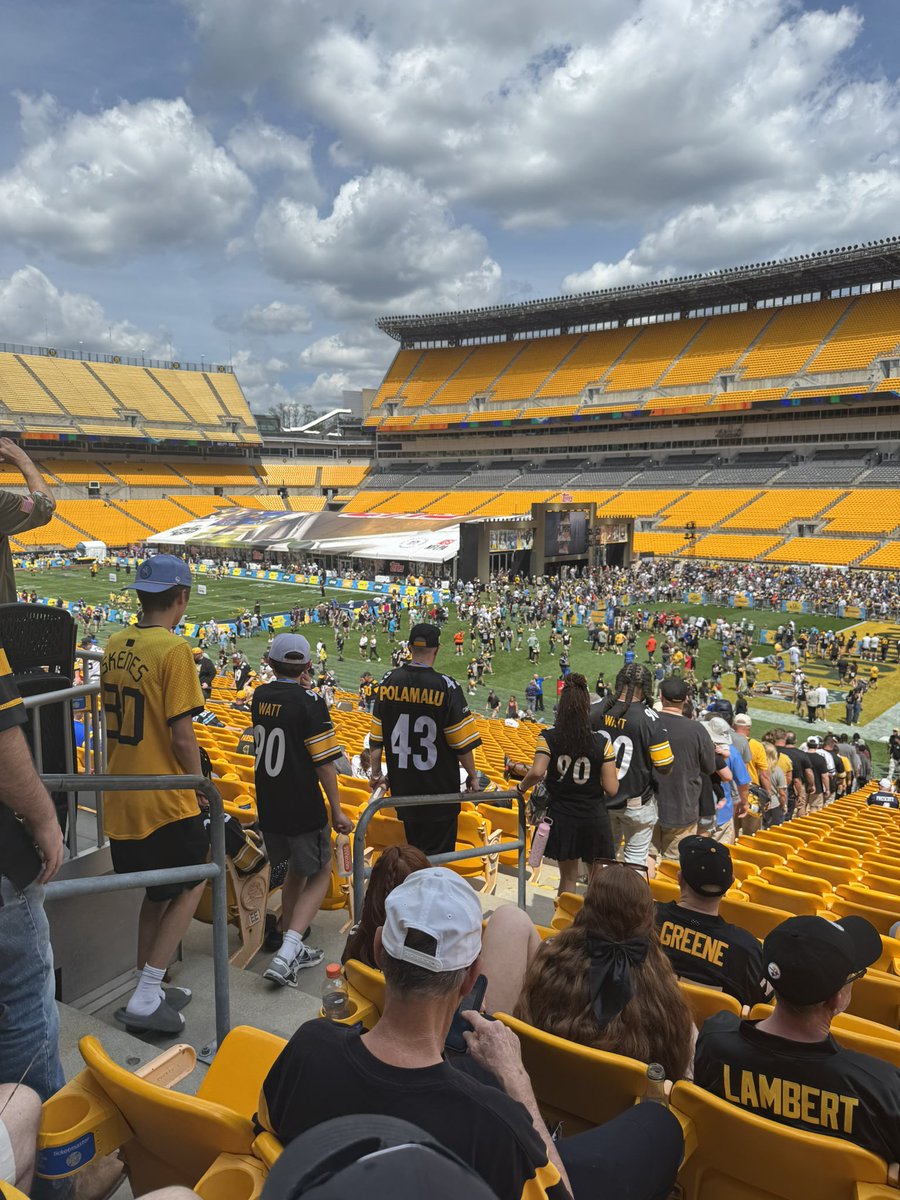 wanderlustdkd's tweet photo. 2026 NFL Draft in Pittsburgh, Yinzer proud!
#NFLdraft https://t.co/EWcnpWJ7AT