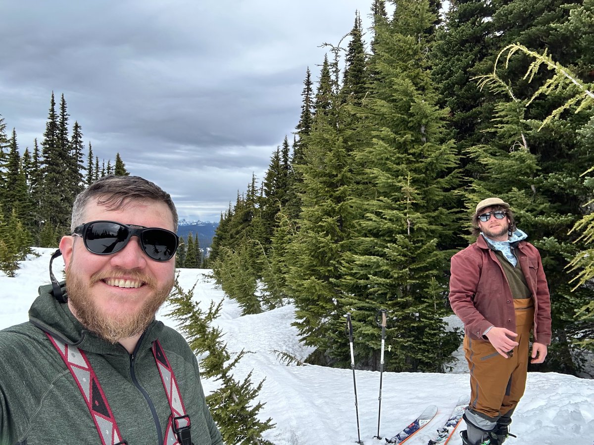 PNSN1's tweet photo. Happy #FieldWorkFriday! Station WPEQ out near Goat Rocks, WA can be hard to reach in the snowy season. So when it needed some repair our staff had to pop on some skis, hop on a chair lift, and get to digging. https://t.co/ieyBzSSUp7