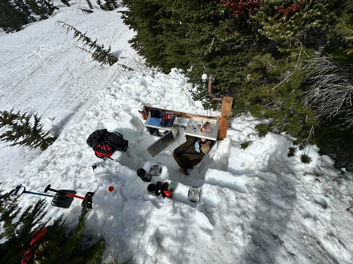 PNSN1's tweet photo. Happy #FieldWorkFriday! Station WPEQ out near Goat Rocks, WA can be hard to reach in the snowy season. So when it needed some repair our staff had to pop on some skis, hop on a chair lift, and get to digging. https://t.co/ieyBzSSUp7