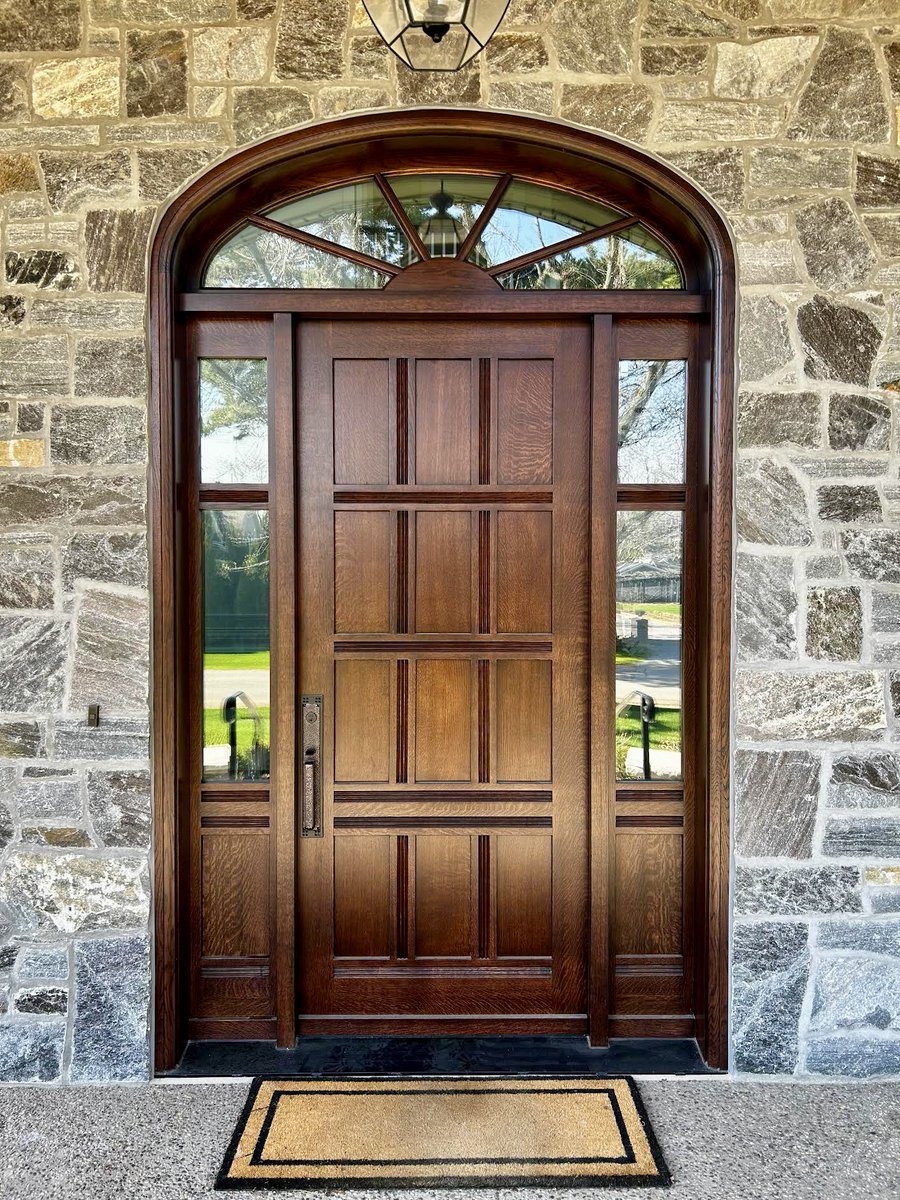 AmberwoodDoors's tweet image. There are doors and there are Amberwood Doors. 
💫
This stunning #custommade *SOLID* #whiteoak @AmberwoodDoors #door with sidelights &amp;amp; Elliptical transom, is the focal point of this gorgeous home!
#madein 🇨🇦

Contact amberwooddoors.com today!
416-213-8007
🇨🇦 &amp;amp; 🇺🇸 Shipping