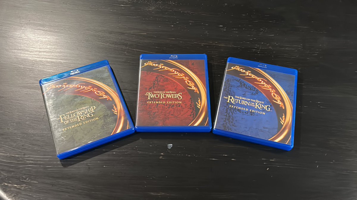 Mellow_1228's tweet photo. 6167 pieces. 49 bags. 3 instructions. 2 sticker sheets. And The Lord Of The Rings Trilogy extended cut on blue ray. 

I’m so excited. 
@LEGO_Group https://t.co/NiKbAzp87y