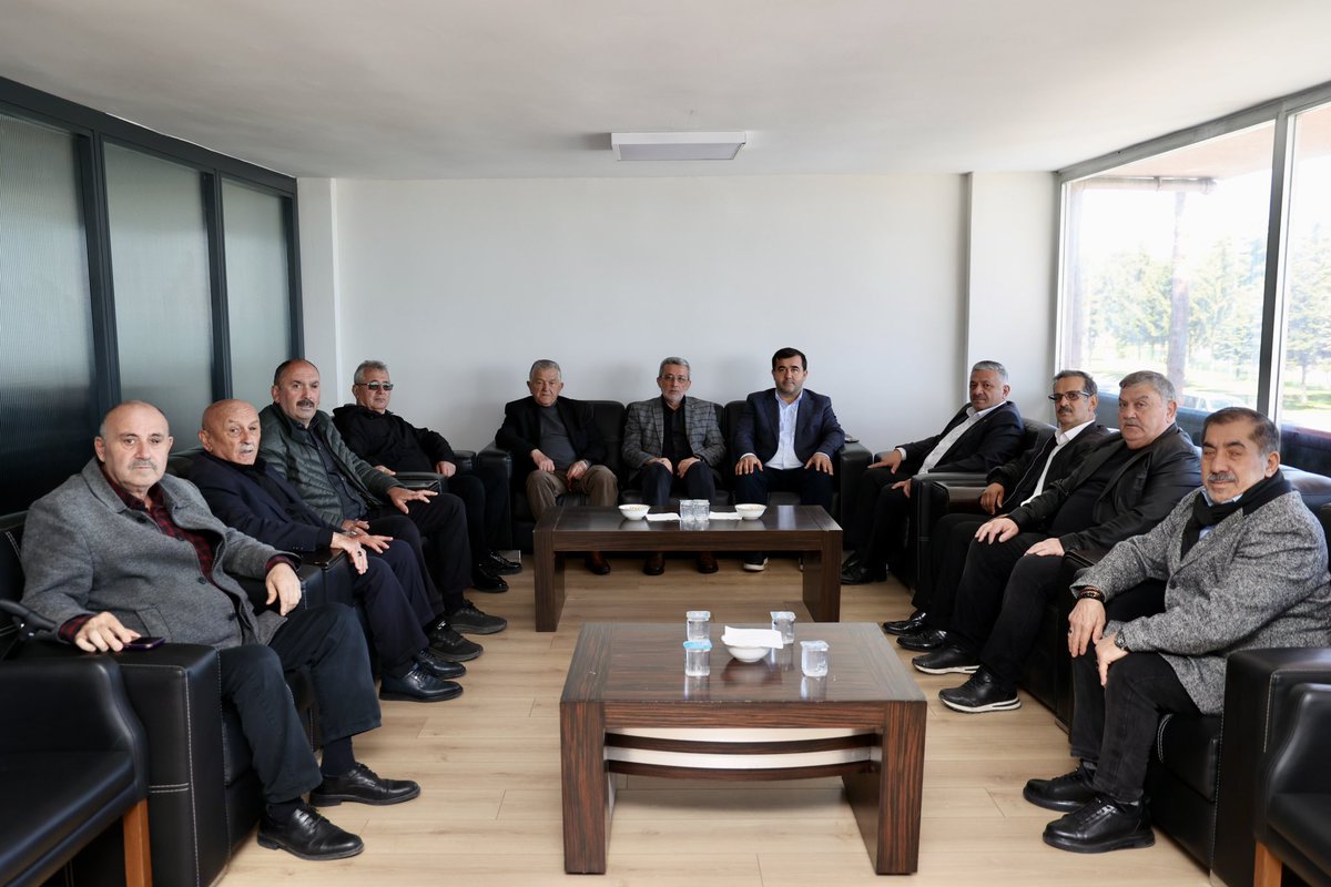 AkPersembe52's tweet photo. İlçe Başkanımız Sayın Kahraman Yalçın’ı, Perşembe Ziraat Odası Başkanımız Sayın Arslan Soydan ve yönetim kurulu üyeleri ziyaret ettiler.

Nazik ziyaretleri için kendilerine teşekkür ederiz. https://t.co/D7oi1PfCr4