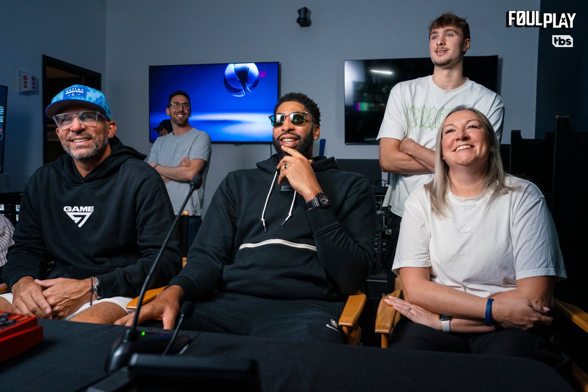 TBSNetwork's tweet image. Which prank was your favorite this week? Marcedes fake car rental or Cooper's fake HR training?

Watch new episodes Mondays 9/8c on TBS.

#FoulPlayTBS #AnthonyDavis #CooperFlagg #JasonKidd #MarcedesLewis.