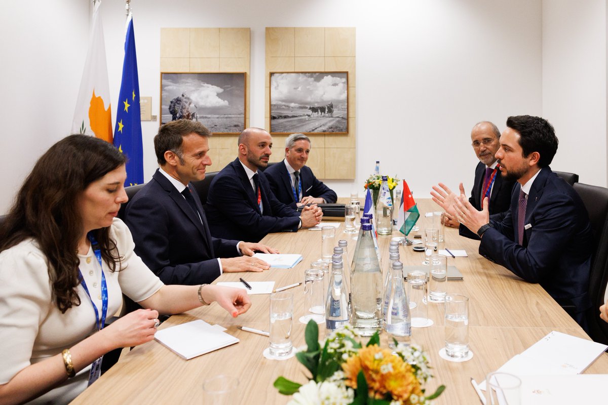 RHCJO's tweet image. His Royal Highness Crown Prince Al Hussein meets with France President Emmanuel Macron on the margins of the informal meeting of the European Union and key regional partners in #Nicosia. His Royal Highness expresses pride in the strong #Jordan #France relations, highlighting the