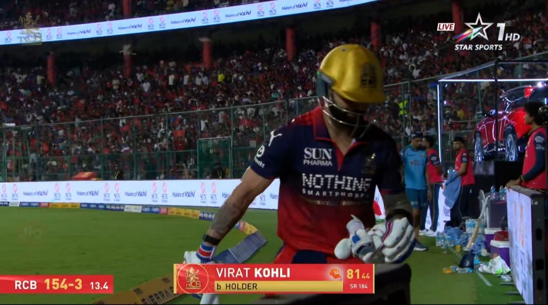 mufaddal_vohra's tweet image. TAKE A BOW, KING KOHLI. 🫡

- 81 (44) against Gujarat Titans while chasing 206. The greatest ever delivered once again in the run chases. 🐐