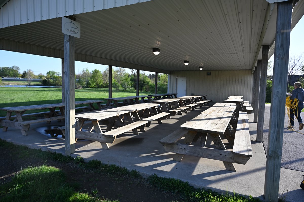 WeigandConstr's tweet image. Service day at the Parkview Family YMCA! 💪

100 yards of mulch spread, 18 picnic tables stained, and a pavilion cleaned for summer camp.

#ServiceProject #YMCA #SummerCamp @YMCAFortWayne