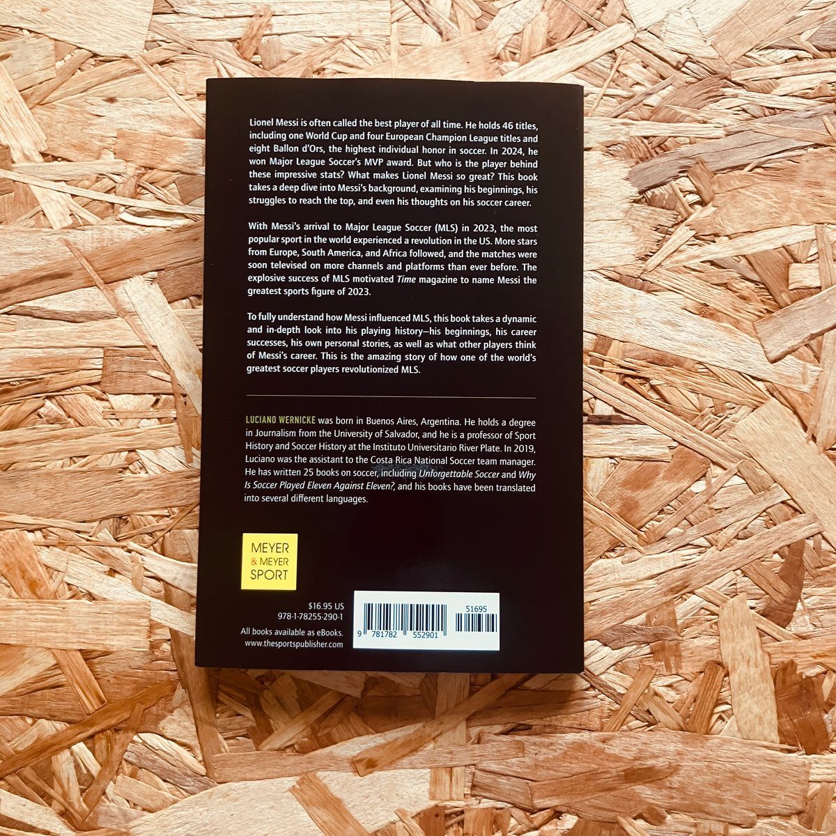 𝐑𝐄𝐒𝐓𝐎𝐂𝐊 | THE LIONEL MESSI STORY by <a href="/LucianoWernicke/">Luciano Wernicke</a> 

This is the amazing story of how one of the world’s greatest soccer players revolutionized MLS. 

<a href="/sports_meyer/">Meyer & Meyer Sport</a> 

🛒 stanchionbooks.com/products/the-l…