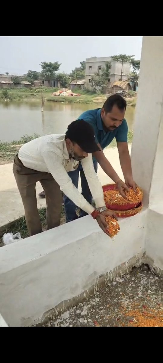 thenmandal's tweet photo. सद्गृहस्थ संत जगन्नाथ चौधरी जी के पुण्यतिथि पर हुनकर प्रतिमा पर माल्यार्पण कए कोटि-कोटि प्रणाम आ श्रद्धांजलि अर्पित कएल।

पुण्य पर्व सम्मेलन 2026 में सहभागी भऽ गौरव महसूस भेल।
माननीय डॉ. रंगनाथ दिवाकर सर के आशीर्वाद सदिखन बनल रहय—एहने कामना।

पुनः नमन… प्रणाम सर।

#श्रद्धांजलि https://t.co/CJD9wQUXx0