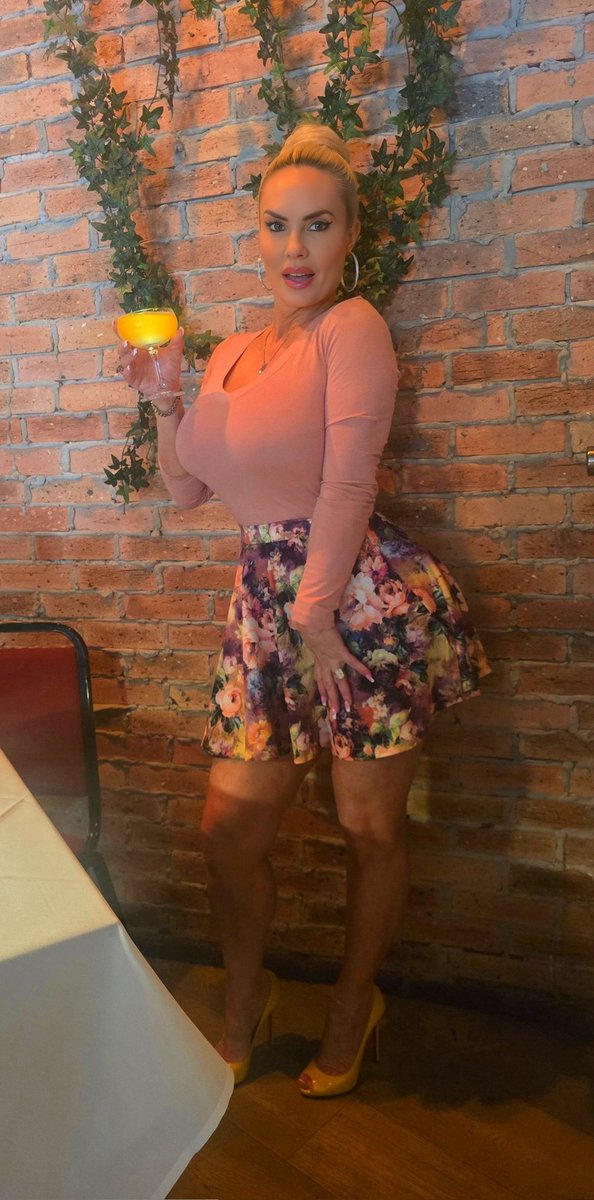 cocosworld's tweet image. One of my favorite things I love to do is try new restaurants and always give their signature cocktail a try too.. 
....Date Night with my honey !
#delicious #datenight