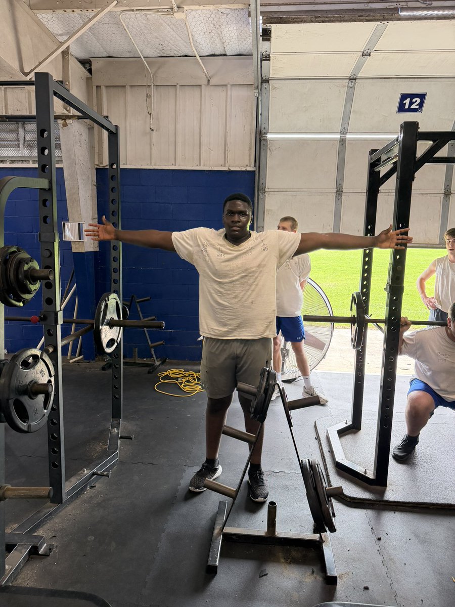 sloan_coach's tweet image. College coaches, I’m telling you that you need to stop by Needville, America and meet @AndersonOkoliFB of @NeedvilleF  (6’3, 270, OL/DL, 7’ wingspan). You will regret that you didn’t!!! #CodeBLUE #FLY #RecruitNeedville
