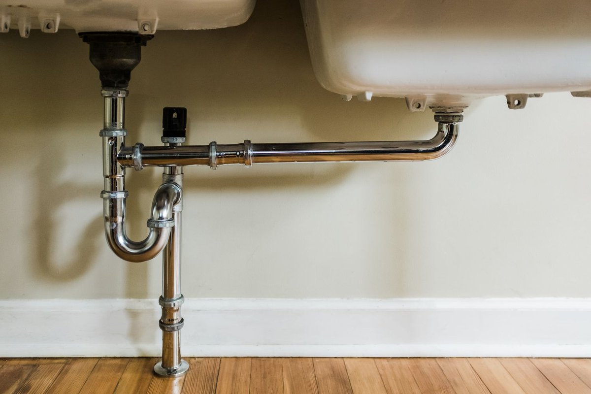 pluggedpiper's tweet image. Your sink hardware shouldn’t be a wrench workout 🤦

Over‑tightening pipes or installing cheap off‑brand fixtures can lead to leaks and bigger headaches. 

Catch small mistakes now before they become expensive ones! 💧

#PlumbingHelp #DrainExperts
 
bit.ly/3PElEwk