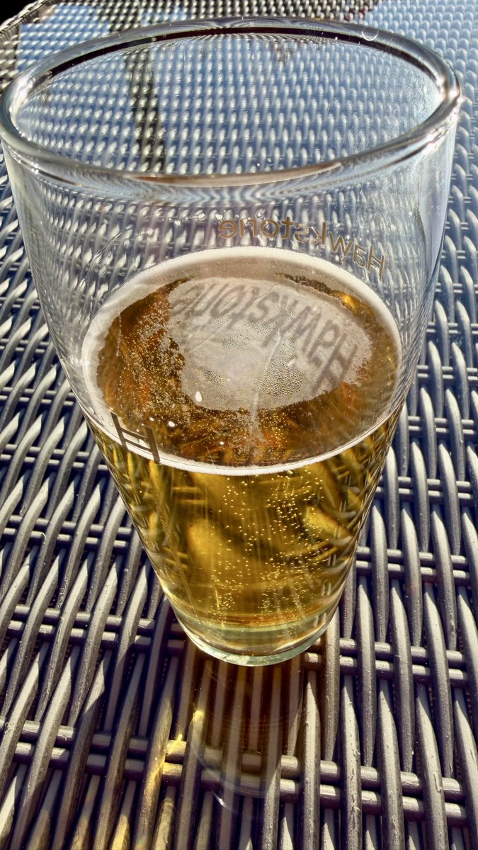 mrkingpin's tweet photo. @JeremyClarkson Perfect day for it Jeremy, Suns out, Hawkstone out 😉☀️🍻 https://t.co/3SjwuTzH2c