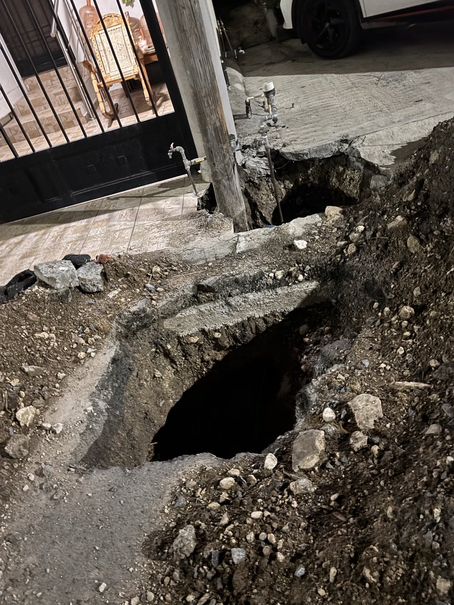RehaBiC's tweet photo. @ayd_monterrey favor de priorizar trabajos para cerrar calle y banqueta donde dejaron peligrosa zanja abierta
Calle Almería 725/727
Col. Costa del Sol
San Nicolás de los Garza, N.L https://t.co/jkbu9tBBWh