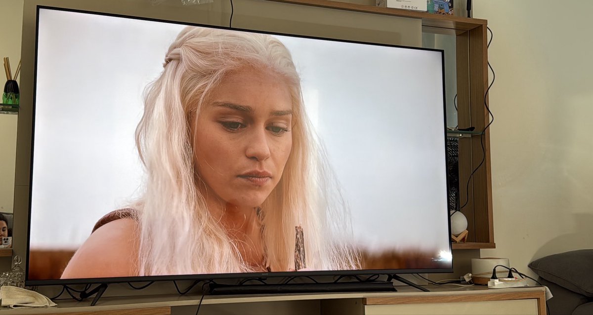Revendo Game Of Thrones 
Pq não? 🤷🏼‍♀️