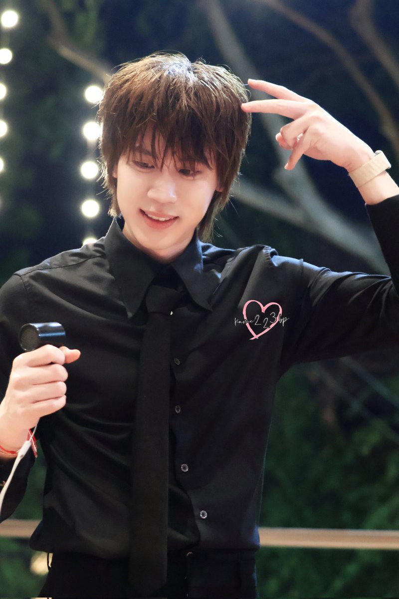 KT6_5PJ's tweet photo. เปรมตัวเล็กมากอะ นี่ใช่คนที่กล้ามเท่าหัวจิงเหรอ5555566 แสดงว่าลีนมาก รูปร่างดีแต่มองหน้าแล้วเปนมอนชิชิชัดๆเยย 🤏🏻 https://t.co/JxUGqQcYdd