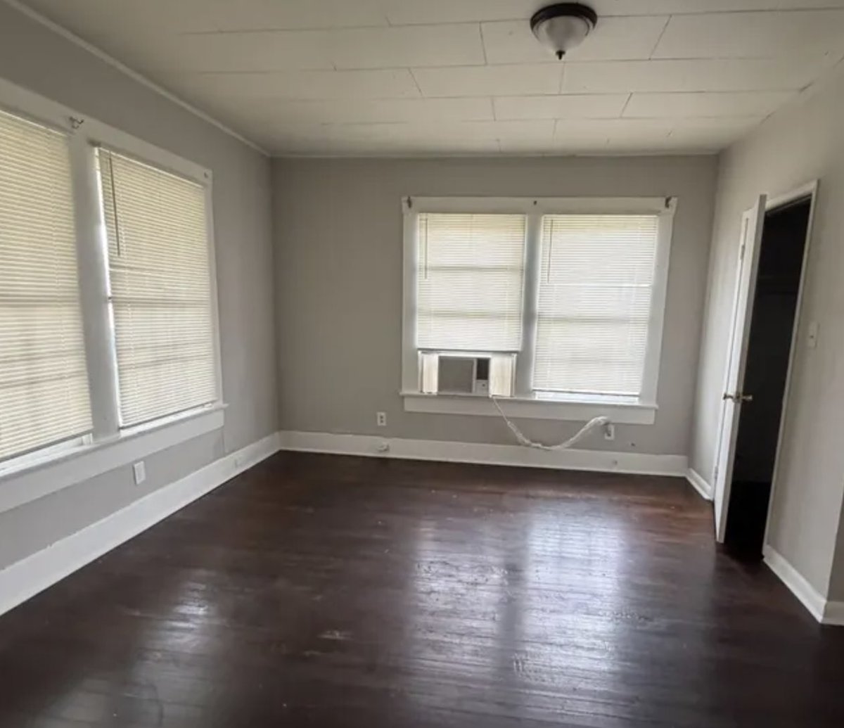 oldhouseunder50's tweet image. $47K. This c.1920 #affordable #Alabama #bungalow is move-in ready and features plenty of parking, hardwood floors, and a handy small storage shed. oldhousesunder50k.com/hardwoods-and-…