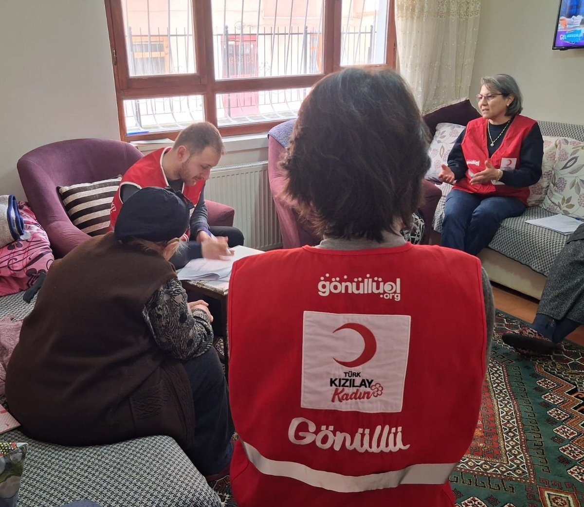 kizilaykadin06's tweet photo. "Yaşlılık bir bilimdir; her gün biraz daha öğreniyorum."
​Lokman Hekim Üni. ortaklığındaki Engelli ve Yaşlı Bakımı Eğitici Eğitimleri saha ziyaretlerimiz sürüyor. Prof. Dr. Ayşe Karaduman ve hocalarımızla odağımız nitelikli bakım, güçlü gelecek! 🤝 https://t.co/jwXbQruFLF