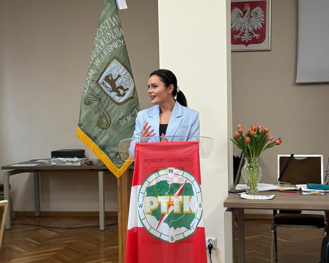 krzeszewska_ale's tweet photo. Dziś uczestniczyłam w XXV Zjeździe Sprawozdawczo-Wyborczym Oddziału #PTTK w #Legnica 📍🗺️
Było to spotkanie pełne podsumowań dotychczasowej działalności oraz rozmów o planach na przyszłość.

Cieszę się, że turystyka i krajoznawstwo to obszary, które skupiają tak wielu pasjonatów! https://t.co/cUfwAZg45i