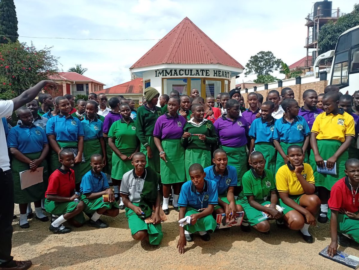 ProfsFLEouganda's tweet photo. APFO is pleased to report on the sensitization activity conducted by CALUFU Ouest, led by Mr. Bienvenu Aliganyira, alongside Boniface Ayebare (PhD) @kabuniversity 
The activity brought participants together around unity &amp; shared action.
Tusimbudde. Camps Ludiques francophiles Ug. https://t.co/SI13TY38Rk