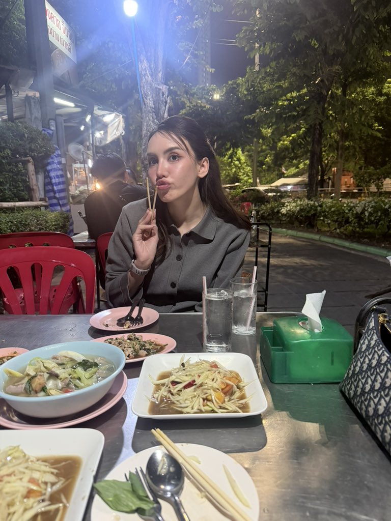 Bell_Sarunrat's tweet photo. ส้มตำร้านนี้อร่อยจุง 

GRAND PT BELLCHELLE D1
#bellchelle #กชเบล https://t.co/dypjxzMf3s