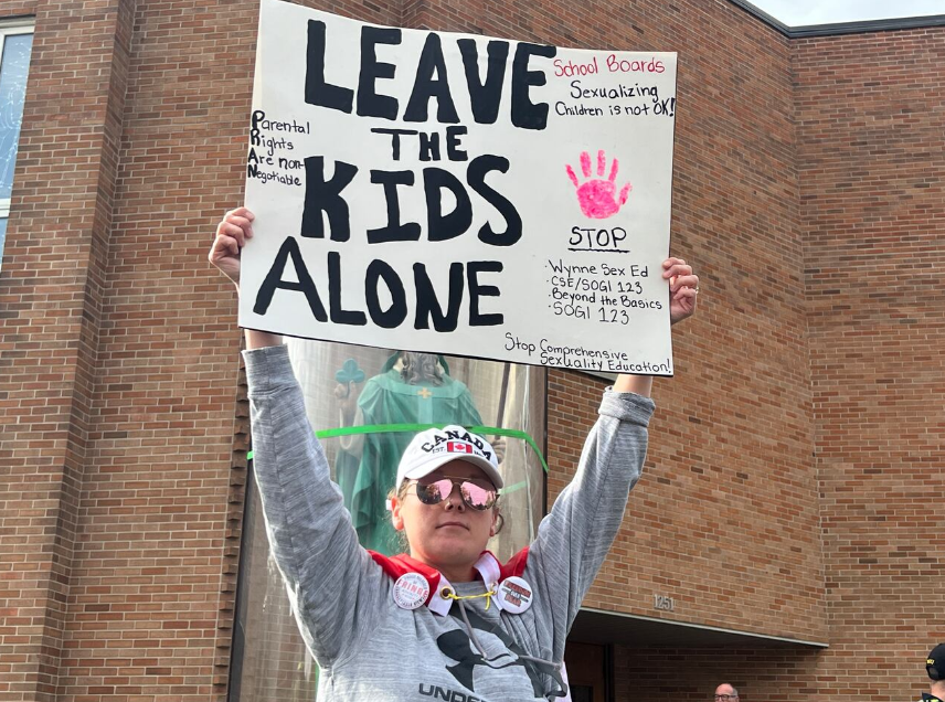 ¡ABOMINABLE!
El Senado de Estados Unidos ha dado luz verde a miles de millones de dólares de los contribuyentes para financiar experimentos de reasignación de género en menores de edad, lo que ha generado indignación generalizada por considerarse una práctica abusiva e