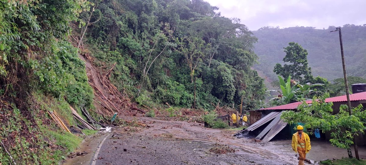 InviasOficial's tweet image. ‼️#Boyacá

⛔️Cierre total de la vía Cruce Ruta 45 – Otanche, sector La Y, por deslizamientos y flujo de lodos debido a las fuertes lluvias.

📍 Afectación entre el km 68 y el km 79. 

1/3🧵