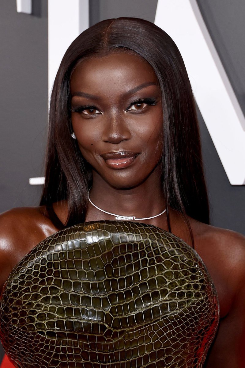 this woman truly does not exist 🤯