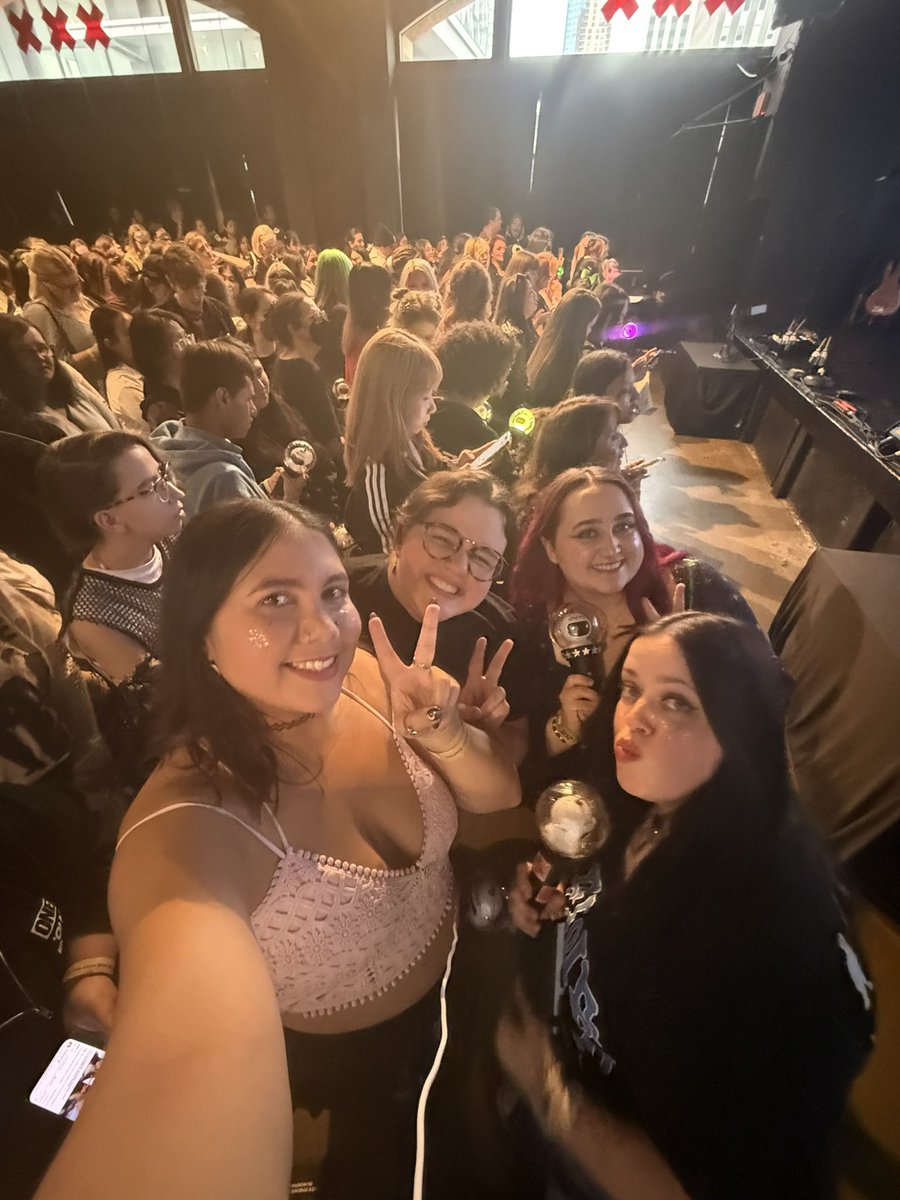 jjongppo_hao's tweet photo. happy one year of onewe st paul
Happy one year of my first banner project (designed by the best @galaxydxst ) 
Happy one year of meeting the loveliest people ☹️💕 @juicylopes 
Onewe comeback we miss you😭 https://t.co/FUshW8yMcx