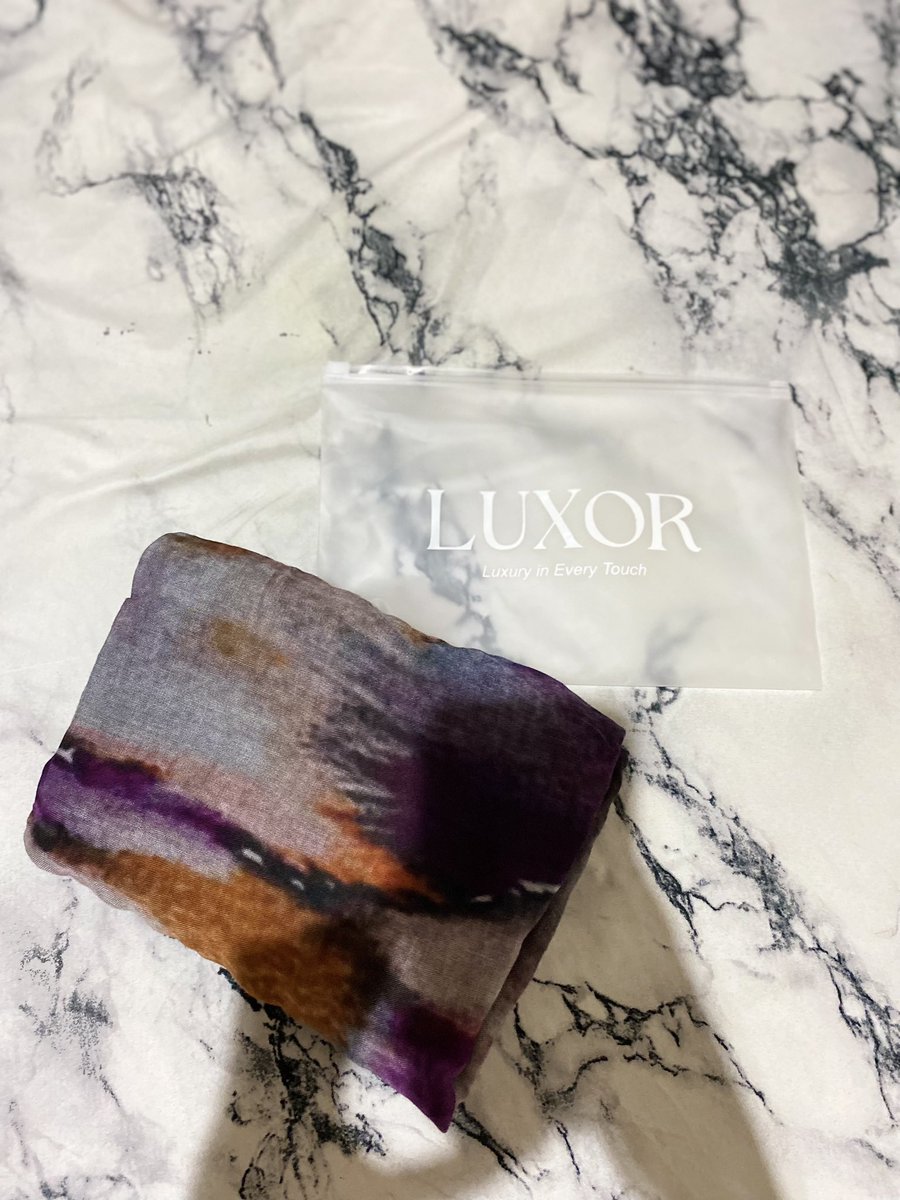 bigwin2025yes's tweet photo. WTS [PRELOVED]
printed pashmina luxor florescent 
baru sekali pakai, 
harga beli 184.500 aku jual 135.000
bisa oren yaa

#preloved https://t.co/q7zcUoVnEW
