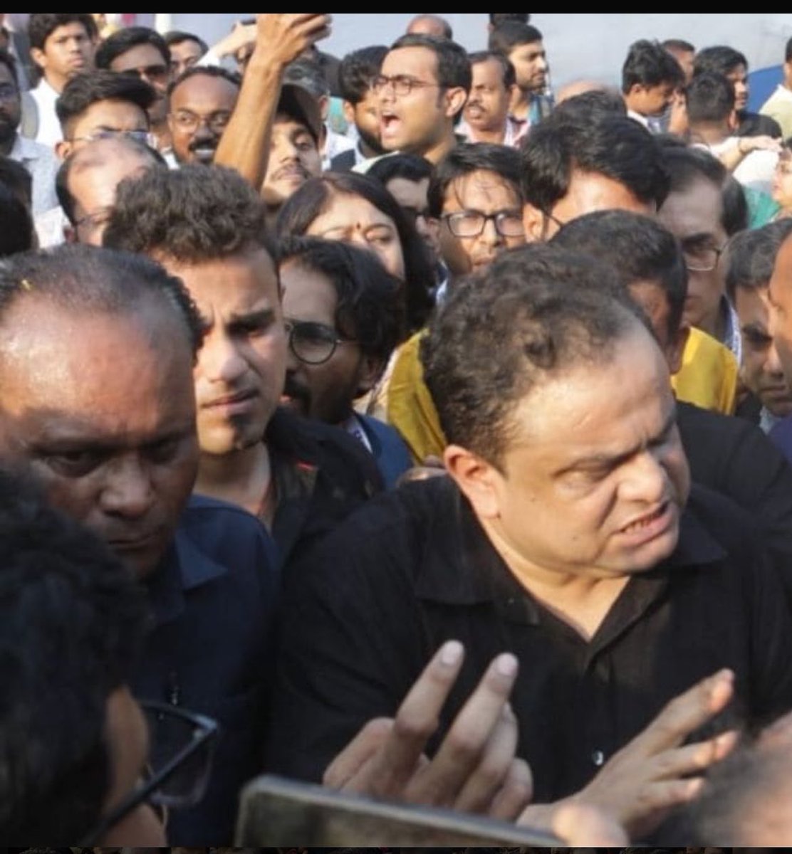 rohansmitra's tweet image. Dear Jadavpur University alumni, please remember these incidents and the people in these picture and the parties they represent. #Kolkata #Bengal