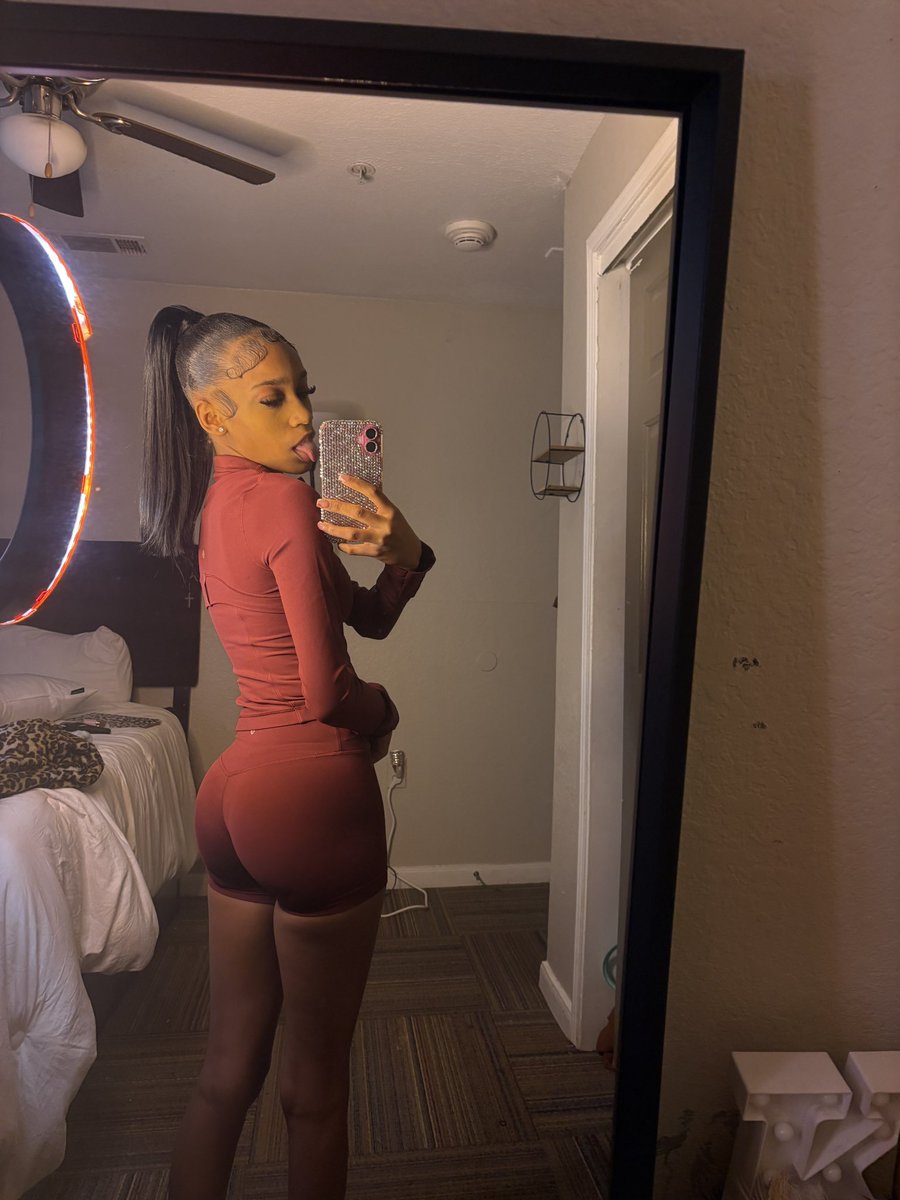 misstinybae's tweet image. put some lulu on this butttttt #petite #cute