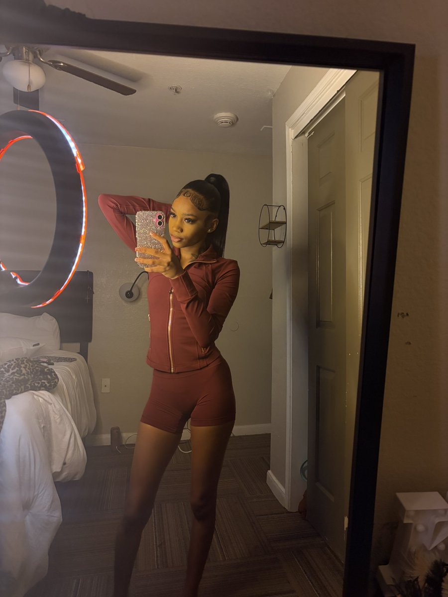 misstinybae's tweet image. put some lulu on this butttttt #petite #cute