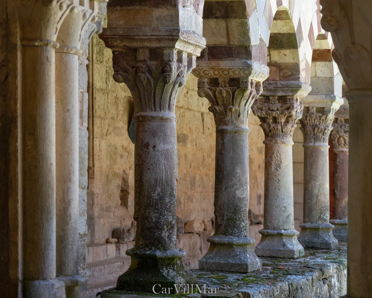 SofiCasCar's tweet photo. #burgos
#CastrillodelVal
Monasterio de San Pedro de Cardeña
Famoso por su vínculo con El Cid Campeador.
Conserva un claustro románico del s. XI y una iglesia gótica s. XV. https://t.co/HKtntXSBX4