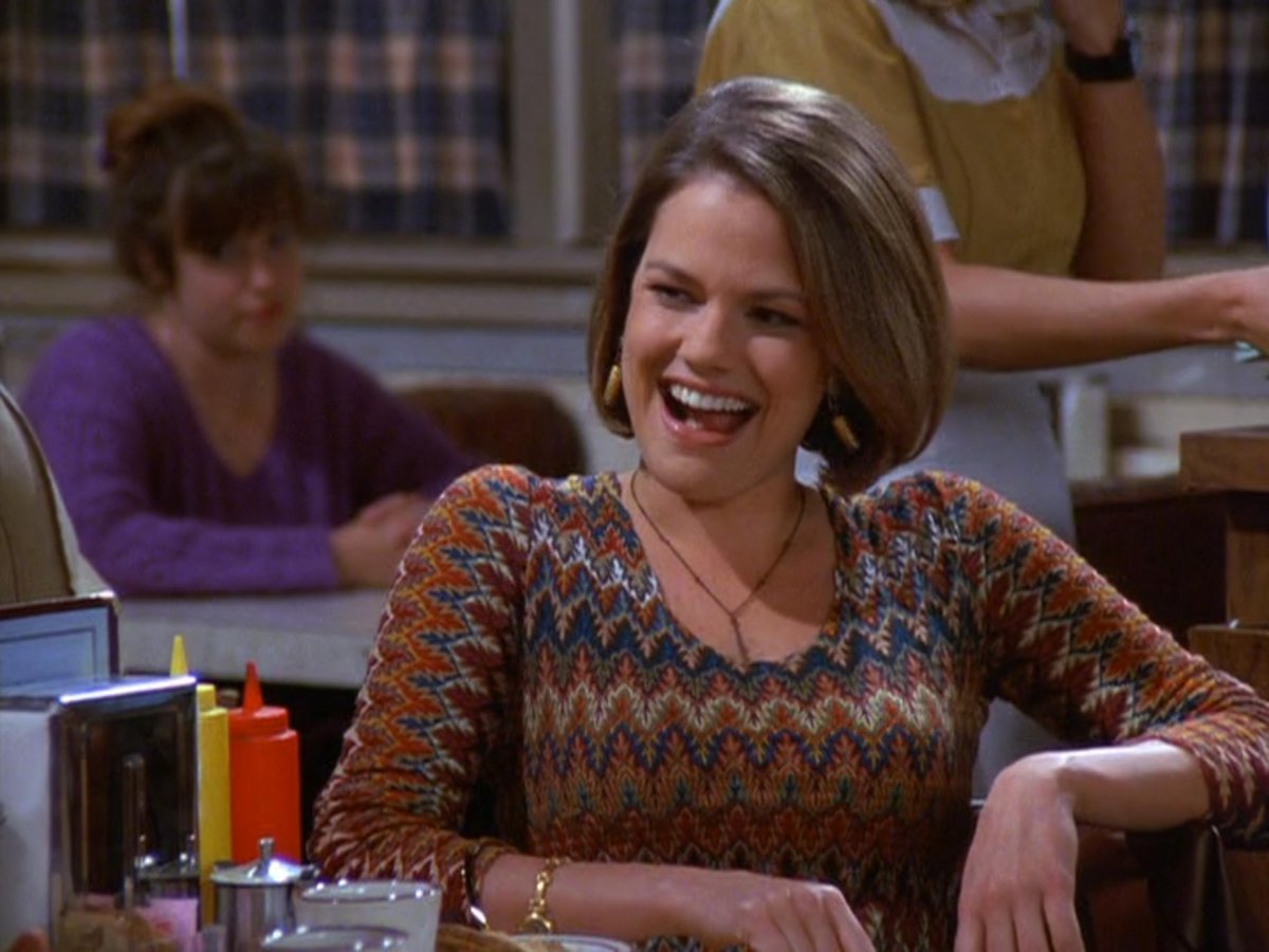 landofthe80s's tweet image. On this date in 1997, George’s new girlfriend Marcy, uses the phrase “yada yada yada” while glossing over details of her stories on an episode of Seinfeld. 

BITE-SIZED FACT | Marcy was played by actress Suzanne Cryer. #90s