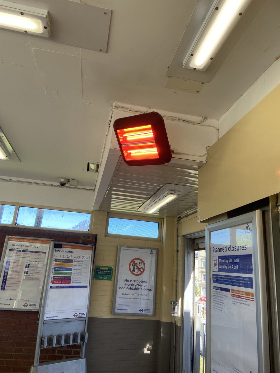 bailiffbabe's tweet image. Factor 999 degrees, #r4today at #Hackney Central Overground train platform @tfl, 4 staff, this tube #strike day. Maybe #Police should come, as it is #criminal 2 run up an energy bill 4 the public + deport a few 2 Siberia, or the #Ukraine, where the winds do blow cold, 4 some.
