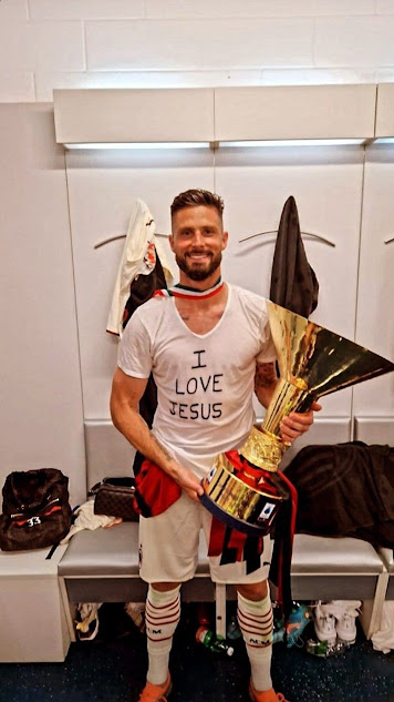O atacante francês Olivier Giroud declarou recentemente que “Jesus é o caminho, a verdade e a vida”, e afirmou: “Fui tocado por Jesus, quero sempre conhecê-lo mais”.

Cristo é o Senhor ✝️