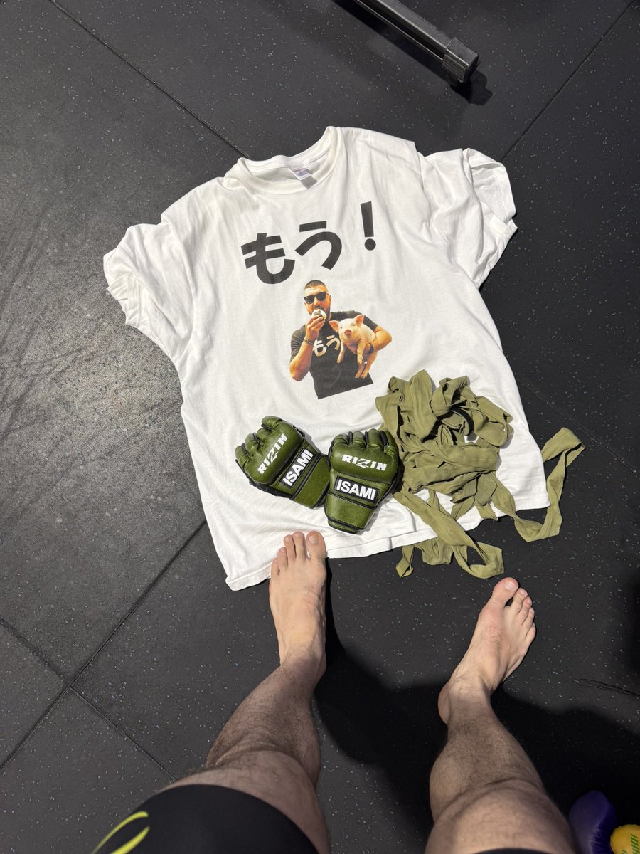 sinakarimian90's tweet image. もう、おにぎりも子豚も逃げてるけど…
大丈夫、ちゃんと捕まえるから。
次は誰だ？
#HERO #RIZIN #FIGHT #READY