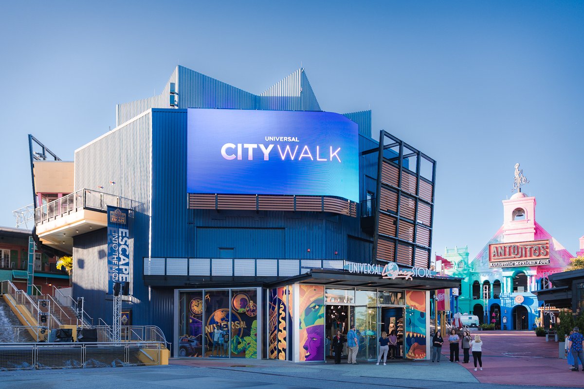 Here’s your first look at the newly reopened Universal Legacy Store at Universal CityWalk! 🤩