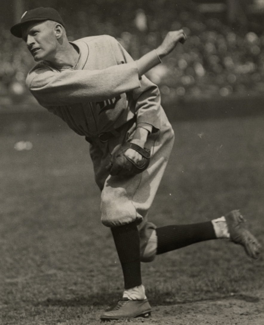 HERDchronicles's tweet image. Howard Ehmke was born #OTD in 1894 in Silver Creek, NY. He pitched in 18 games for the 1915 #Buffalo Blues in the Federal League. Won 166 games in a 15-year major league career. Pitched a no-hitter with the Red Sox and was a World Champion with the 1929 Philadelphia A’s.