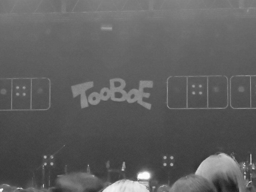 pink_beatmania's tweet photo. はじめてTOOBOEのライブに行ってきました！
生歌の「心臓」に感動しました。行ってよかったなぁ。Tシャツかわいい🐾
#銃爪は視線 https://t.co/EnRXFIoKcc
