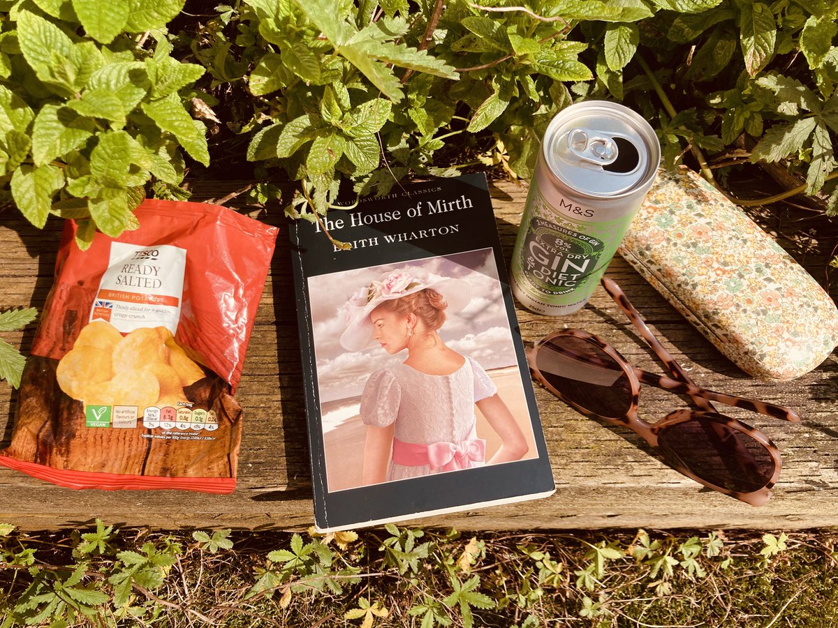 Books and Wine tweet media