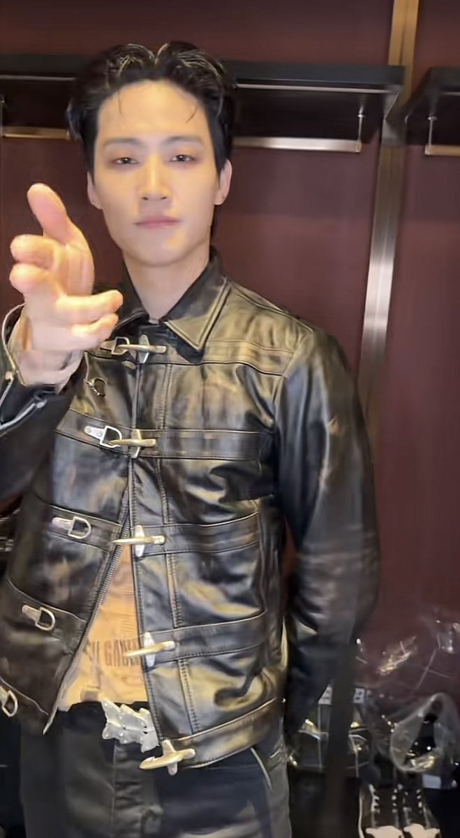 I_ACHIRAYA's tweet photo. คุณหมอขา…โดนยิงมาค่ะ
ตามไปดูได้ที่ https://t.co/bixDVEK3vz
@defjaybkr
#JAYB #limjaebeom #got7 #defjayb #def https://t.co/AViZpnydBk