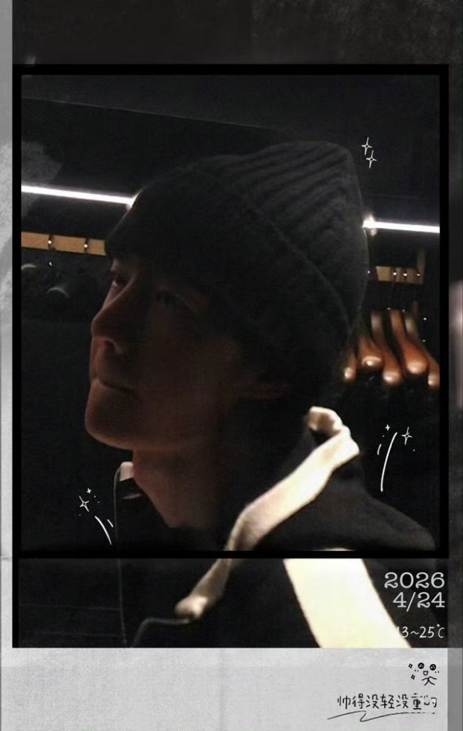 CnYibo's tweet photo. 【2026-04-24 YIBO-OFFICIAL Update】Night bonus drop 😎
“Paris BO log”
PART1 
#王一博 #WangYibo王一博 #YIBO #wangyibo #왕이보 #หวังอี้ป๋อ https://t.co/4aB07qve5g