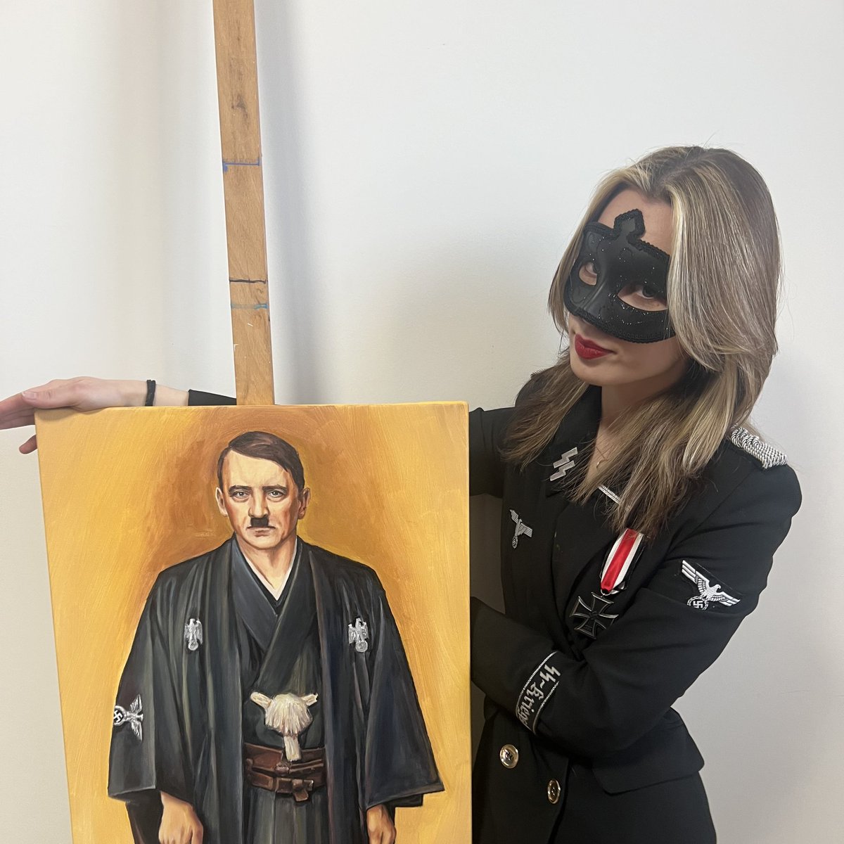 Eva Weiss tweet media