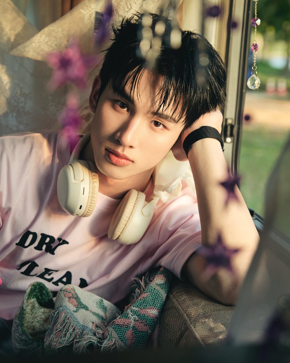 GMMTV's tweet image. พบกับผลงานล่าสุดของ “เซิร์ฟ พชร" ใน Music Video ตุ๊บป่อง - ily ( ไอลี่ ) ✨ 

🎬แฟนๆ รับชมได้แล้ววันนี้ทาง YouTube : XOXO ENTERTAINMENT

#swensurf @swensurf 
#ILY_th 
#ตุ๊บป่อง #ilyตุ๊บป่อง 
#GMMTV