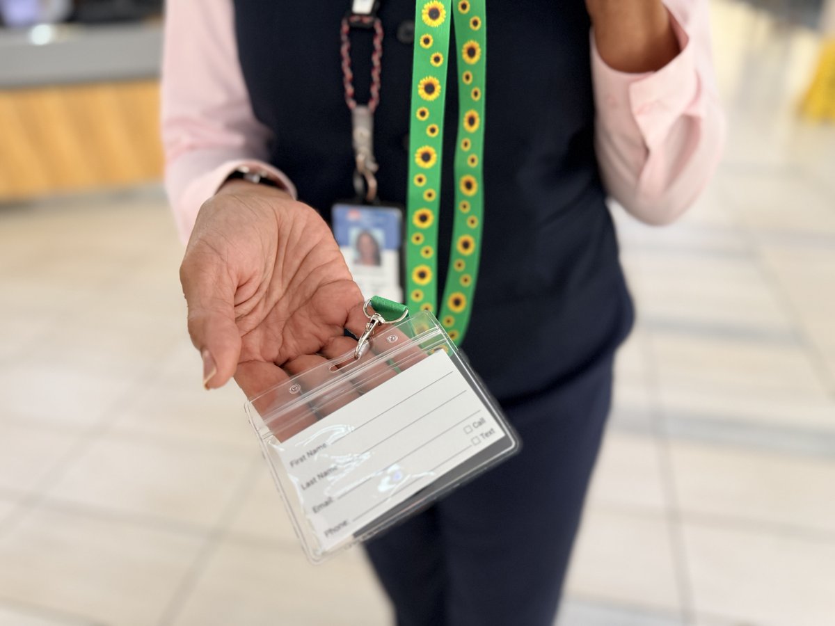 SUPPORTING ALL TRAVELERS: For those with hidden disabilities, TPA participates in the Sunflower Lanyard Program. Pick up a lanyard at the Main Terminal info desk, and our Guest Experience, Police, TSA, and other teams will be ready to assist. ❤️

DETAILS: tampaairport.com/guest-experien…