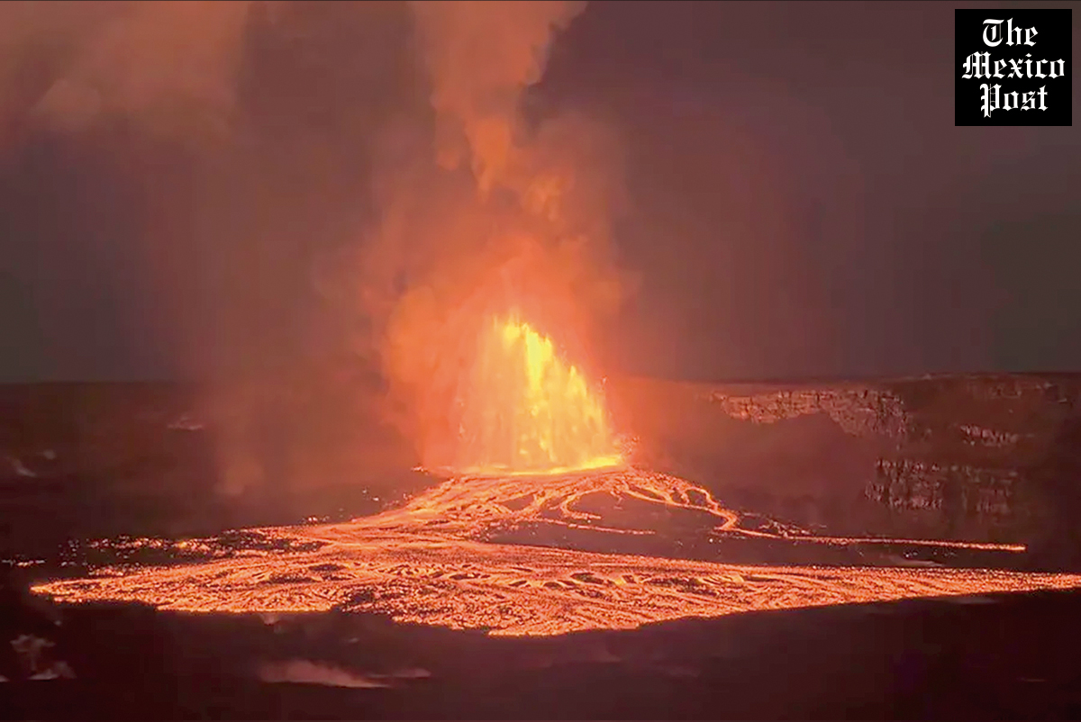 MexicoPost's tweet image. #VolcánKilauea entra en #erupción con fuentes de #lava de #300Metros de altura

Las #erupciones constantes del #Kilauea han atraído a un gran número de #turistas y #científicos.
themexicopost.com/?p=80245